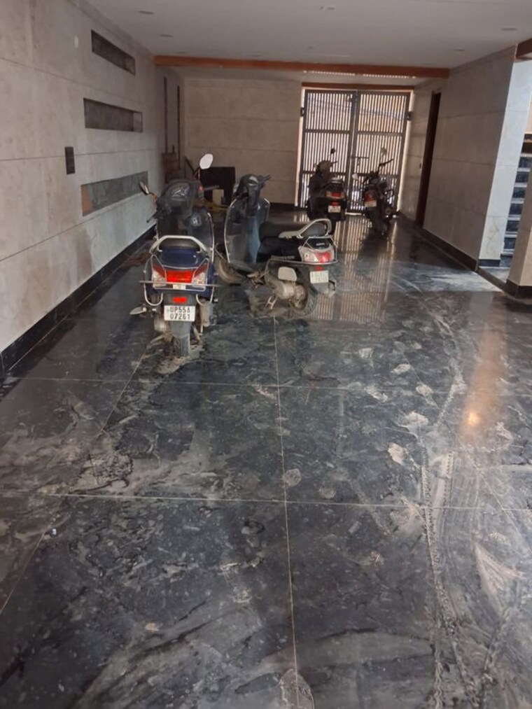  Parking, e block shastri nagar 3 Bedroom 900 Sq.Ft. Builder Floor In E Block Shastri Nagar Ghaziabad 10635719