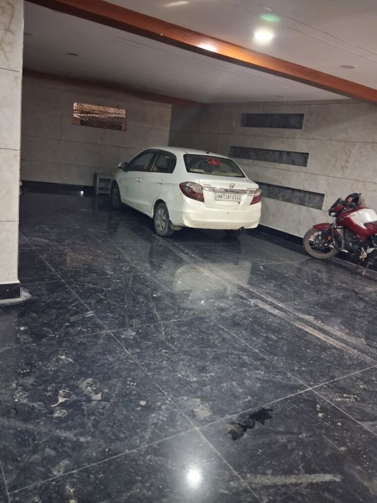  Parking, e block shastri nagar 3 Bedroom 900 Sq.Ft. Builder Floor In E Block Shastri Nagar Ghaziabad 10635719