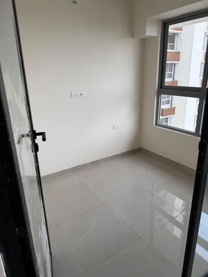 Room in 2 BHK Apartment at Piramal Vaikunth A Class Homes, Balkum Pada – for Rent