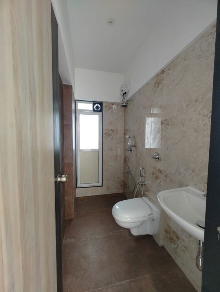 Bathroom, chembur 2 Bedroom 910 Sq.Ft. Apartment In Chembur Mumbai 10635684