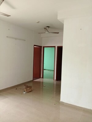 Room in 2.5 BHK Apartment at Mahagun My Woods, Sector 16c Greater Noida – for Rent