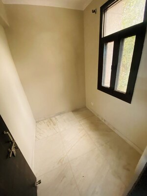 Room in 4 BHK Apartment at Dwarka – for Rent