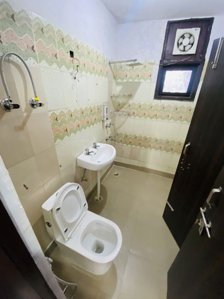 Bathroom, dwarka 4 Bedroom 2000 Sq.Ft. Apartment In Dwarka Delhi 10635761