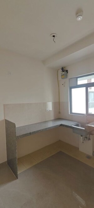 Room in 3 BHK Apartment at Piramal Vaikunth A Class Homes, Balkum Pada – for Rent