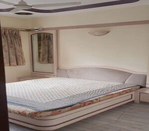 Bedroom in 2 BHK Apartment at Dadar East – for Rent