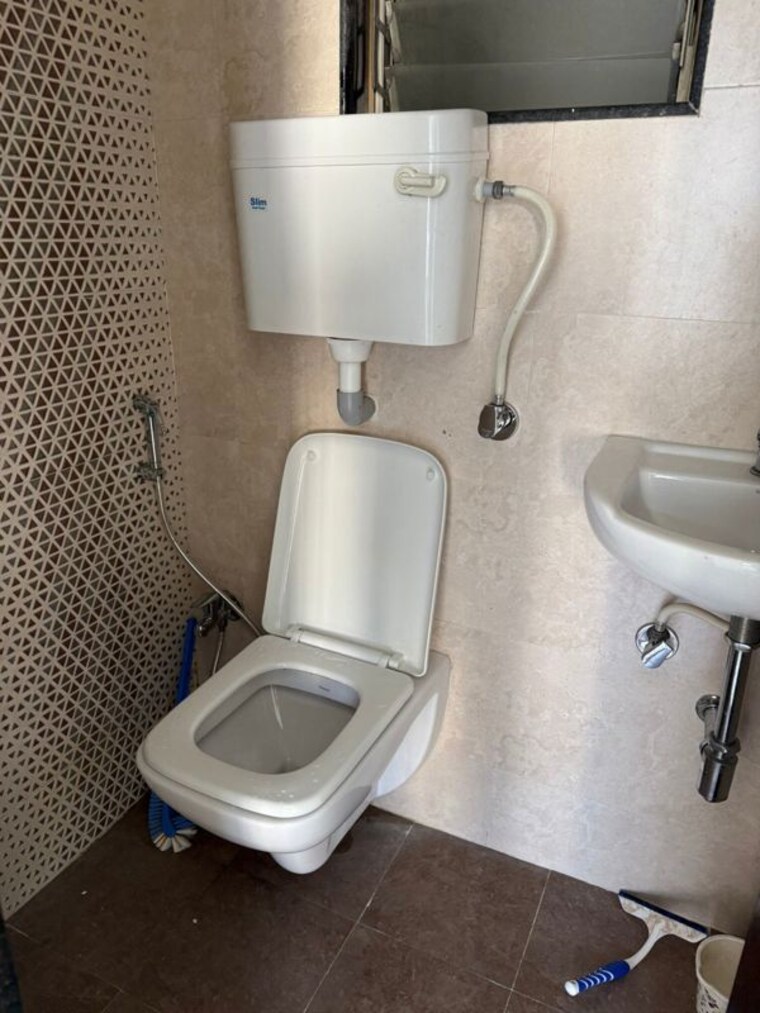Bathroom, dgs-sheetal-dharmaraj 2 Bedroom 750 Sq.Ft. Apartment In Malad West Mumbai 10635794