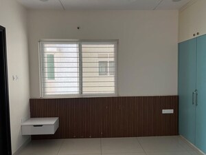 Room in 2.5 BHK Apartment at Aparna Zenon, Puppalaguda – for Rent