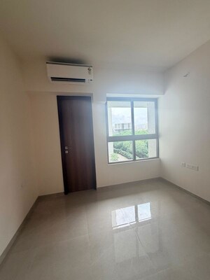 Room in 2 BHK Apartment at Piramal Vaikunth A Class Homes, Balkum Pada – for Rent