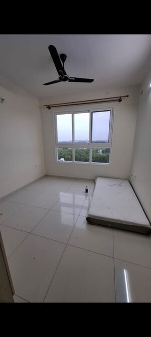 Room in 3 BHK Apartment at Godrej Aqua, International Airport Road – for Sale