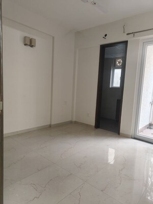 Room in 2.5 BHK Builder Floor at Smart World Gems, Sector 89 – for Rent