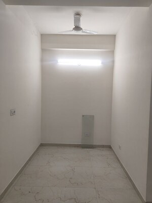 Room in 2.5 BHK Builder Floor at Smart World Gems, Sector 89 – for Rent