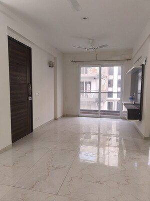 Room in 2.5 BHK Builder Floor at Smart World Gems, Sector 89 – for Rent