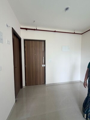 Room in 3 BHK Apartment at Piramal Vaikunth A Class Homes, Balkum Pada – for Rent