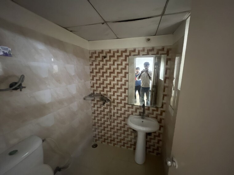 Room, gaur-city-2-14th-avenue 2 Bedroom 940 Sq.Ft. Apartment In Sector 16c Greater Noida Greater Noida 10635874