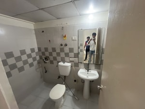 Team Area in 2 BHK Apartment at Gaur City 2 - 14th Avenue, Sector 16c Greater Noida – for Rent