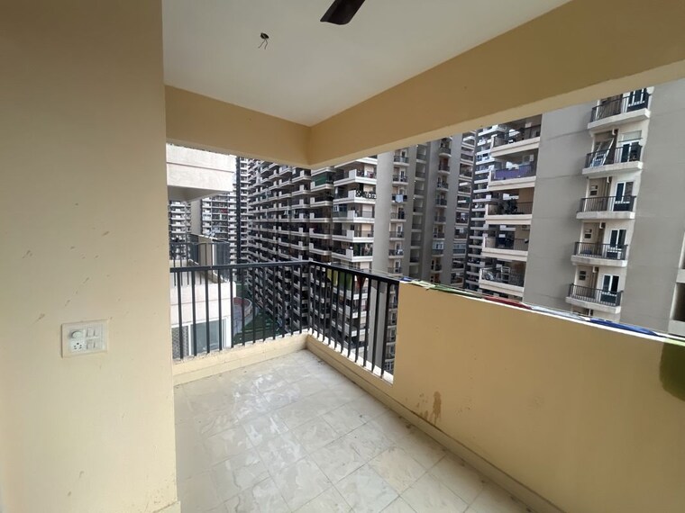 Room, gaur-city-2-14th-avenue 2 Bedroom 940 Sq.Ft. Apartment In Sector 16c Greater Noida Greater Noida 10635874