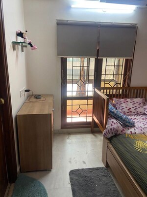 Room in 2 BHK Apartment at Queens Road – for Rent