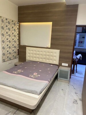 Bedroom in 2 BHK Apartment at Queens Road – for Rent