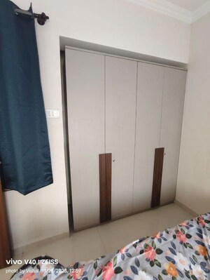 Room in 1 BHK Apartment at Raunak Bliss, Ghodbunder Road – for Rent