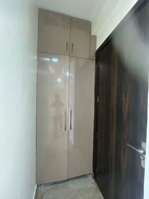 Furnished Amenities in 4 BHK Builder Floor at Vasundhara – for Sale