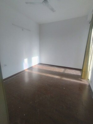 Room in 3 BHK Apartment at Mapsko Mount Ville, Sector 79 – for Rent