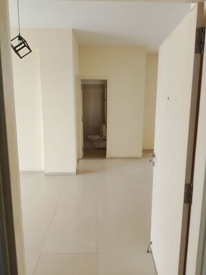 3.5 BHK Apartment – Entrance View at Emaar Palm Hills, Sector 77 - for Rent