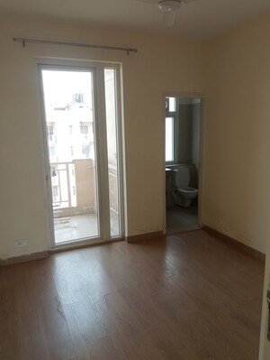 Room in 3.5 BHK Apartment at Emaar Palm Hills, Sector 77 – for Rent