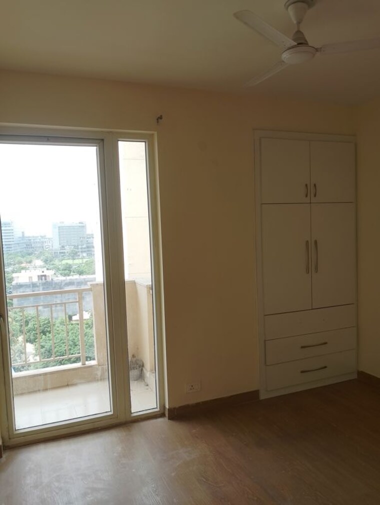 Room, emaar-palm-hills 3.5 Bedroom 1550 Sq.Ft. Apartment In Sector 77 Gurgaon 10635989