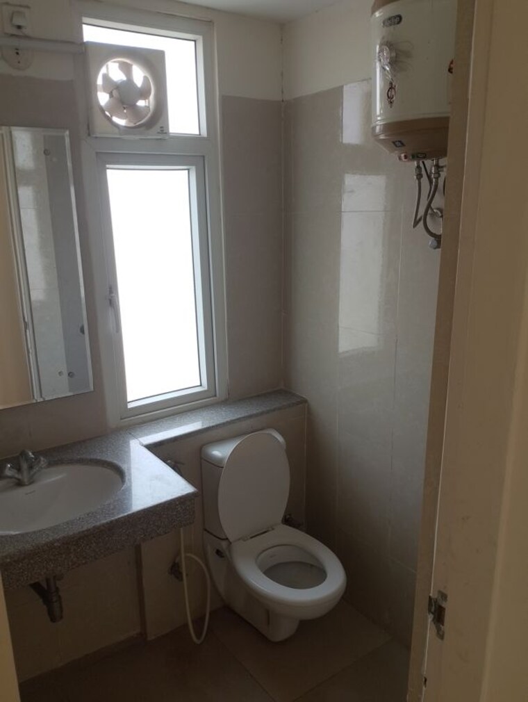 Bathroom, emaar-palm-hills 3.5 Bedroom 1550 Sq.Ft. Apartment In Sector 77 Gurgaon 10635989