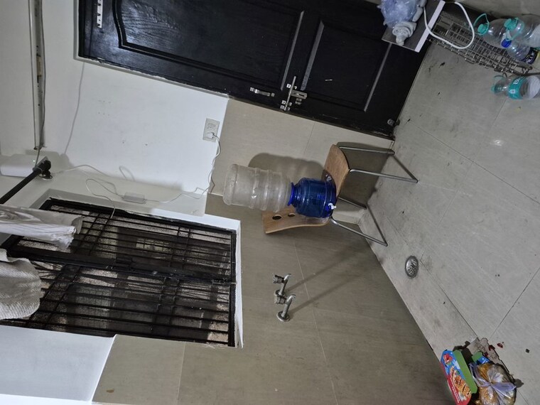 Bathroom, mayur vihar 1.5 Bedroom 400 Sq.Ft. Builder Floor In Mayur Vihar Delhi 10636003