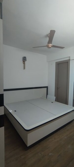 Room in 3.5 BHK Builder Floor at Signature Global City, Sector 37d – for Rent