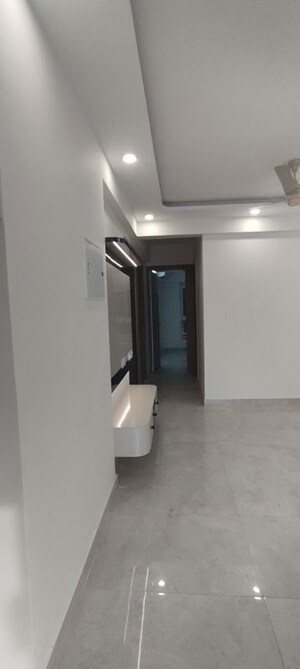 Building Lobby in 3.5 BHK Builder Floor at Signature Global City, Sector 37d – for Rent