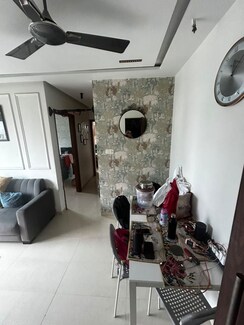 2 BHK Apartment For Rent in Lodha Luxuria