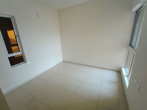 Room in 2 BHK Apartment at Godrej Green Vistas, Mahalunge – for Rent