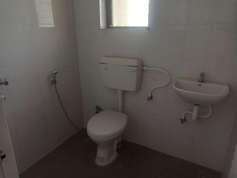 Bathroom, raymond-aashiyana 1 Bedroom 400 Sq.Ft. Apartment In Vartak Nagar Thane 10636038