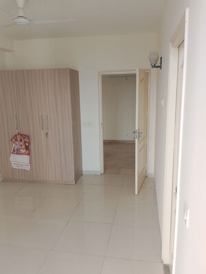 Room in 3 BHK Apartment at Supertech Araville, Sector 79 – for Rent
