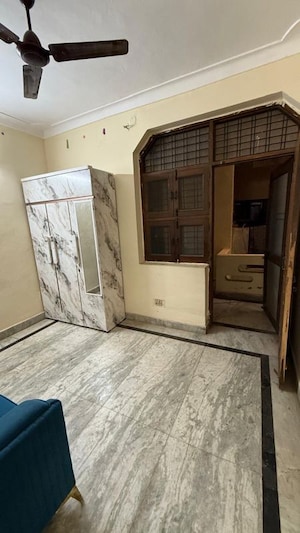 Room in  Builder Floor at Palam Vihar – for Rent