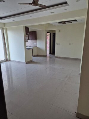 Room in 3.5 BHK Apartment at Sethi Max Royal, Sector 76 – for Rent