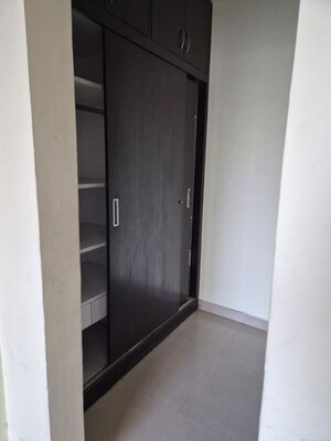 Room in 3.5 BHK Apartment at Sethi Max Royal, Sector 76 – for Rent