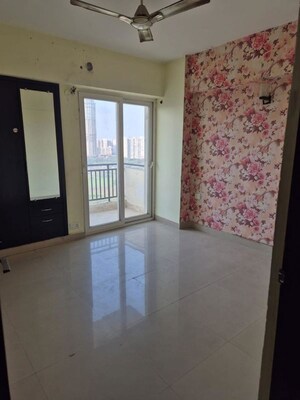 Room in 3.5 BHK Apartment at Sethi Max Royal, Sector 76 – for Rent