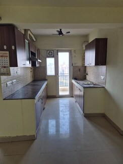 3.5 BHK + Servant Room Apartment For Rent in Sethi Max Royal