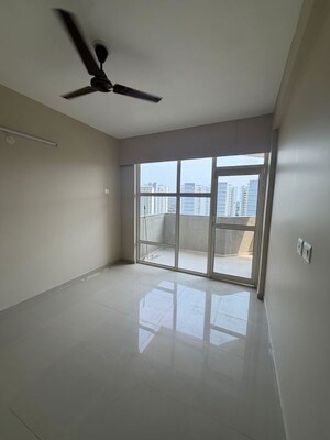Room in 2 BHK Apartment at Pyramid Midtown, Sector 59 – for Rent