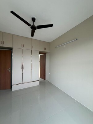 Room in 2 BHK Apartment at Pyramid Midtown, Sector 59 – for Rent
