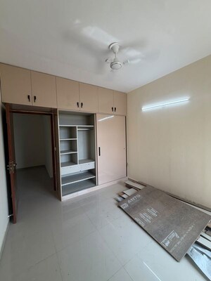 Room in 2 BHK Apartment at Pyramid Midtown, Sector 59 – for Rent