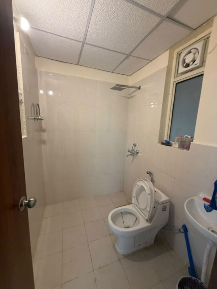 Bathroom, pyramid-midtown 2 Bedroom 650 Sq.Ft. Apartment In Sector 59 Gurgaon 10636101