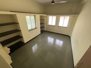 Room in 2 BHK Builder Floor at Miraj – for Rent