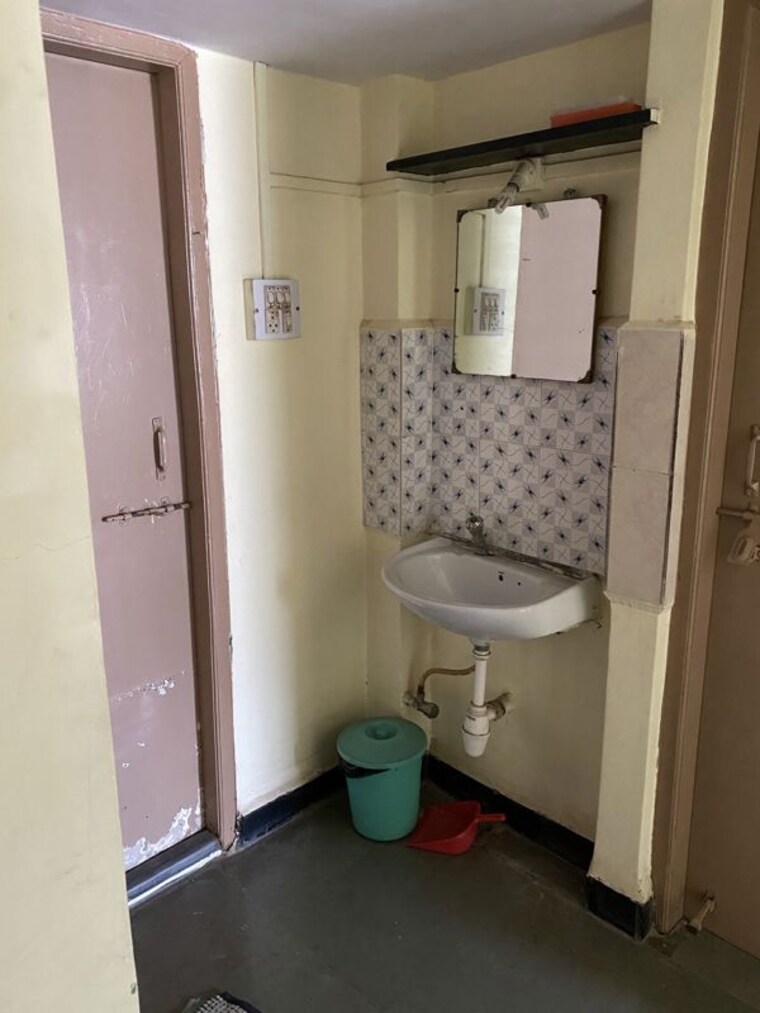 Bathroom, miraj 2 Bedroom 1200 Sq.Ft. Builder Floor In Miraj Sangli 10592351