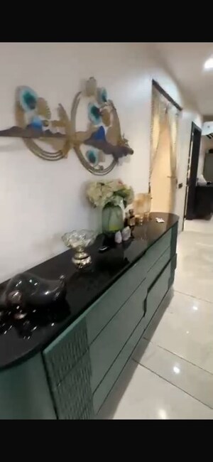 Furnished Amenities in 4 BHK Apartment at Experion Capital, Gomti Nagar – for Sale