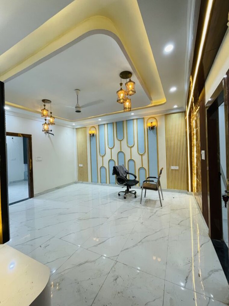 Team Area, sector 73 3 Bedroom 100 Sq.Ft. Builder Floor In Sector 73 Noida 10636164