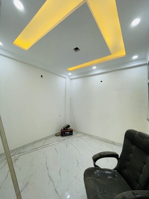 Team Area in 3 BHK Builder Floor at Sector 73 – for Sale